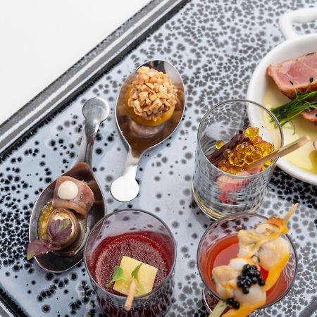 فندق يوروستارز دي لا ريكونكويستا اوفيدو المظهر الخارجي الصورة A selection of canapés