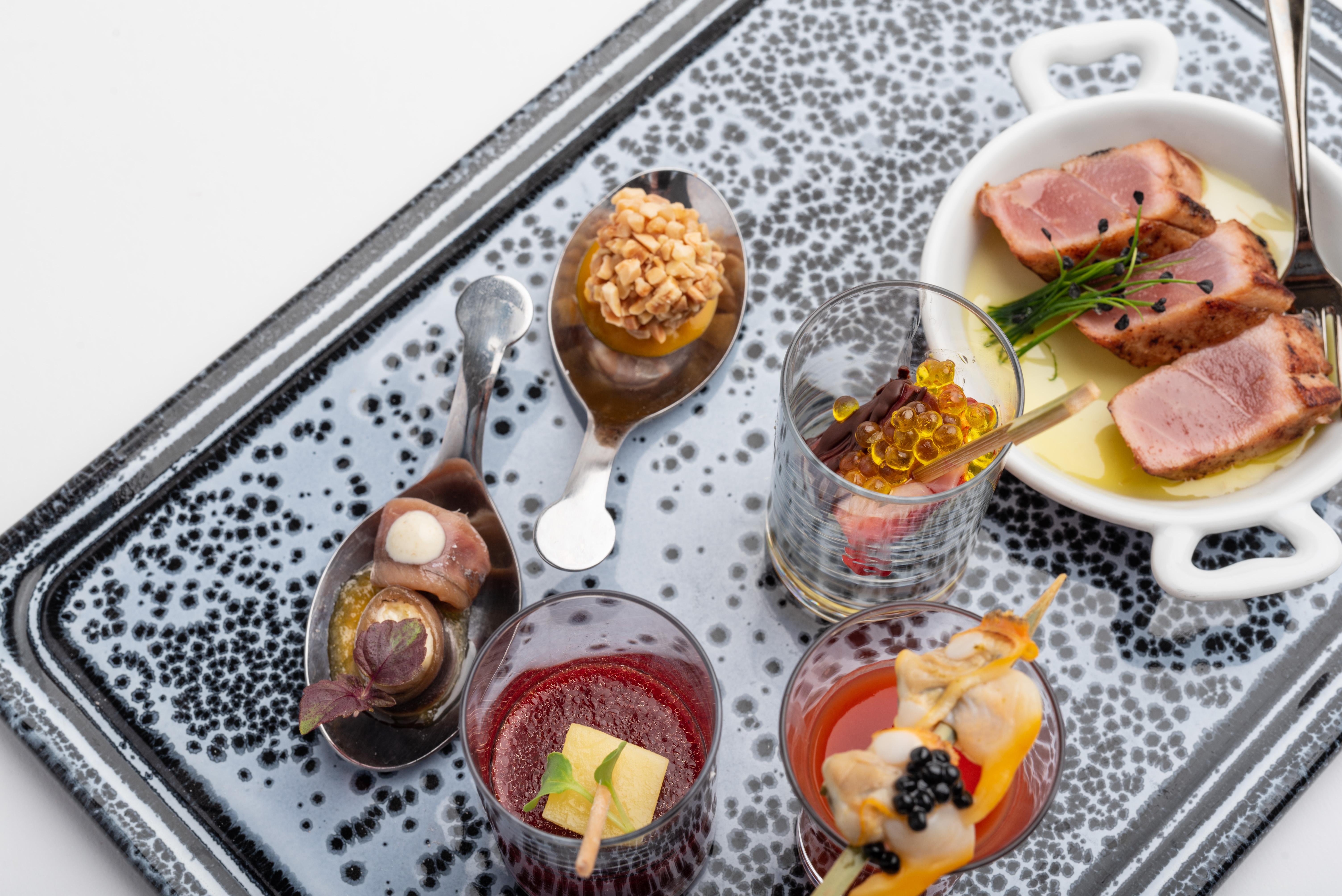 فندق يوروستارز دي لا ريكونكويستا اوفيدو المظهر الخارجي الصورة A selection of canapés