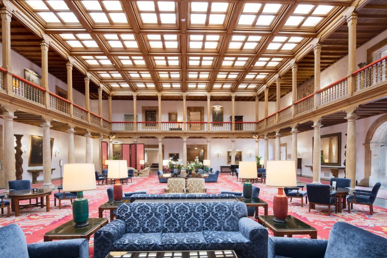 فندق يوروستارز دي لا ريكونكويستا اوفيدو المظهر الخارجي الصورة The lobby of the Hotel de las Rosas