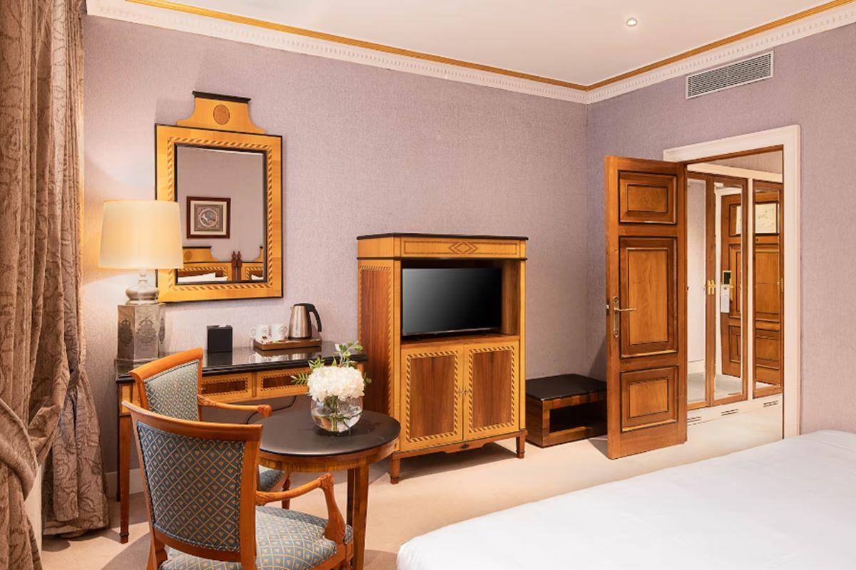 فندق يوروستارز دي لا ريكونكويستا اوفيدو المظهر الخارجي الصورة A room at the hotel