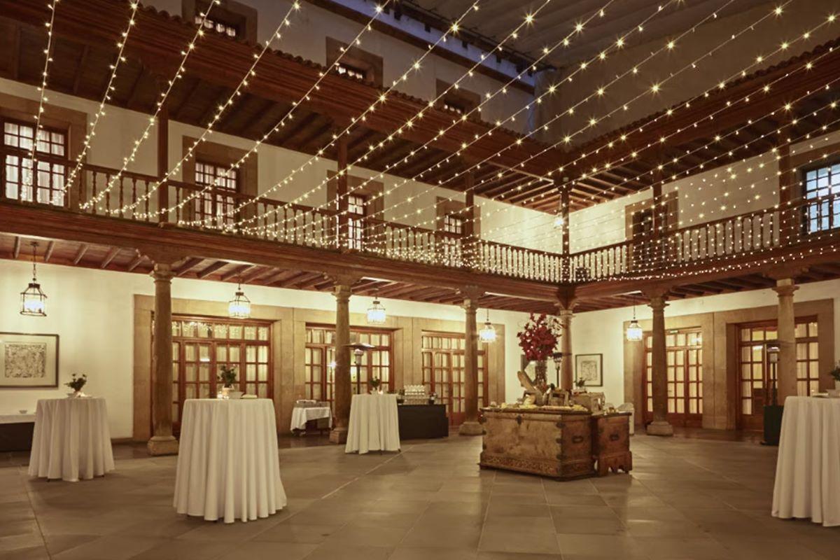 فندق يوروستارز دي لا ريكونكويستا اوفيدو المظهر الخارجي الصورة The interior of the San Antonio Museum of Art
