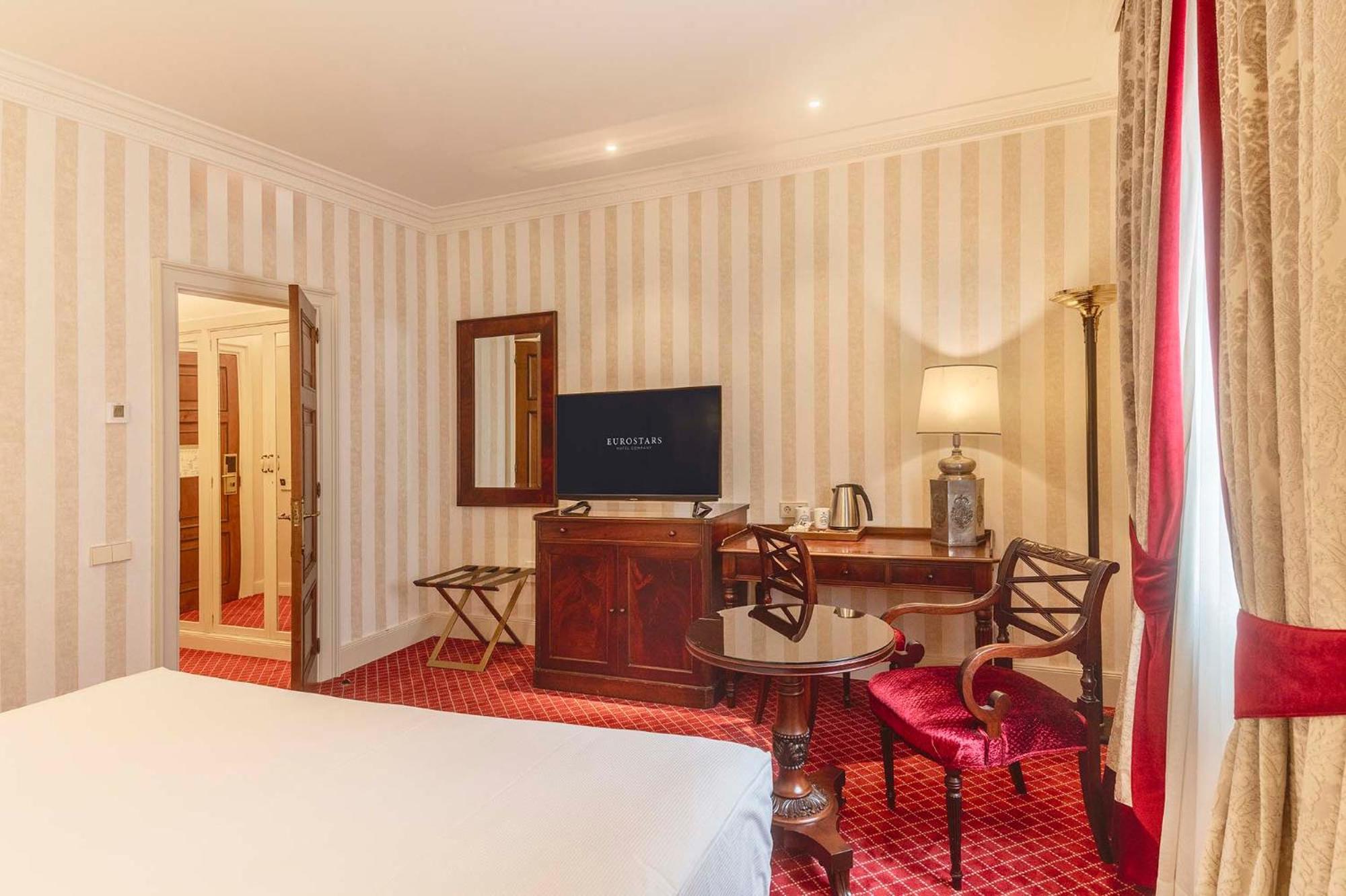 فندق يوروستارز دي لا ريكونكويستا اوفيدو المظهر الخارجي الصورة A room at the hotel