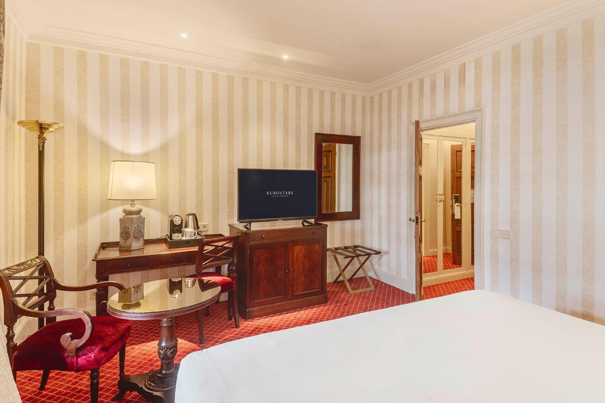 فندق يوروستارز دي لا ريكونكويستا اوفيدو المظهر الخارجي الصورة A room at the hotel